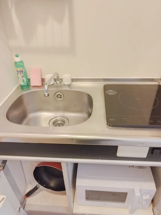 IHIクッツキングヒーター・電子レンジ・ごみ袋もご用意あり。