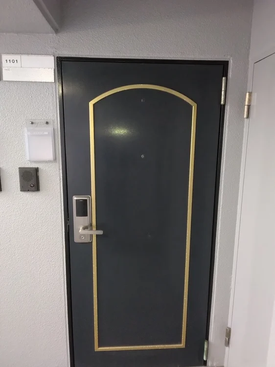 鍵はカードキーシステム。入居者ごとに期間設定しているので安心です。