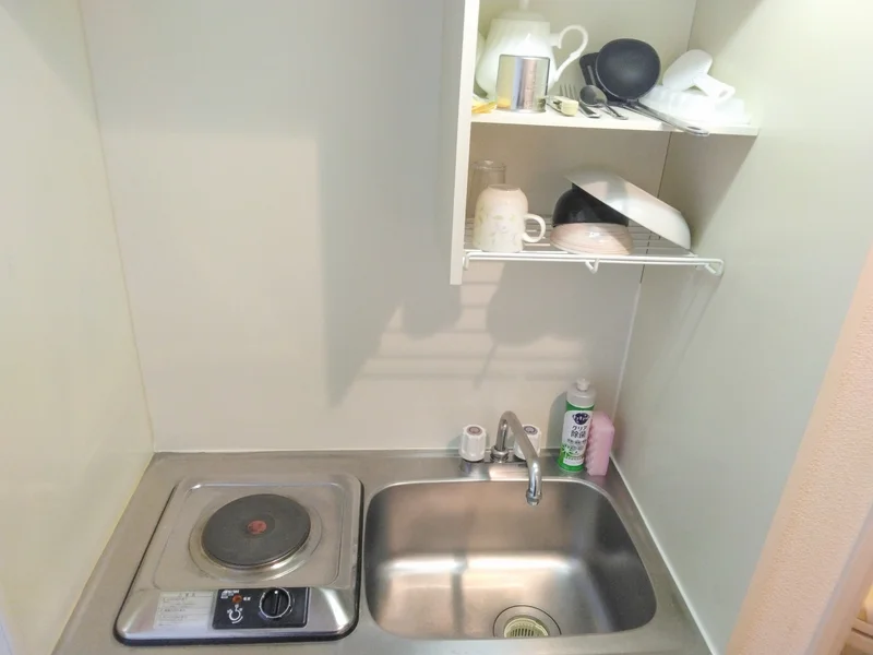 自炊可能、簡単な調理器具と食器付き