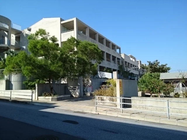 天久小学校まで350m