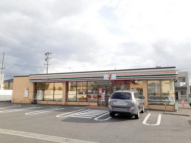 セブン-イレブン 岡崎上里２丁まで750m