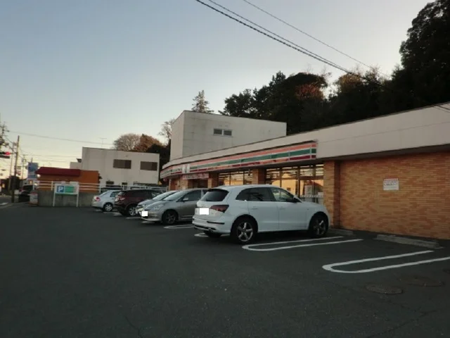 セブンイレブン桑名駅西店まで650m