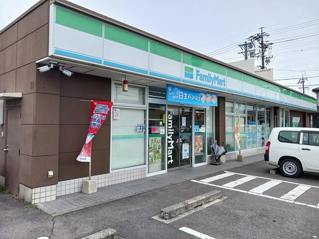 ファミリーマート　小牧新町店まで147m