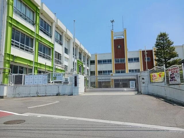 上岩出小学校様まで450m