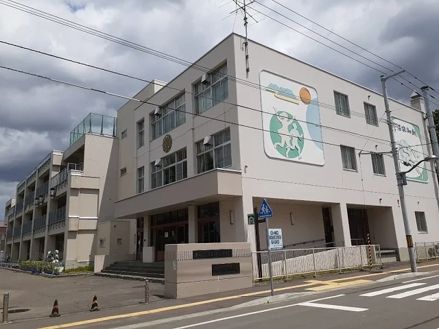 旭川市立知新小学校まで600m