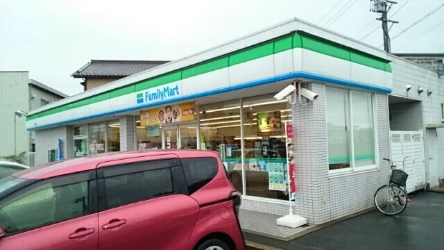 ファミリーマートまで300m