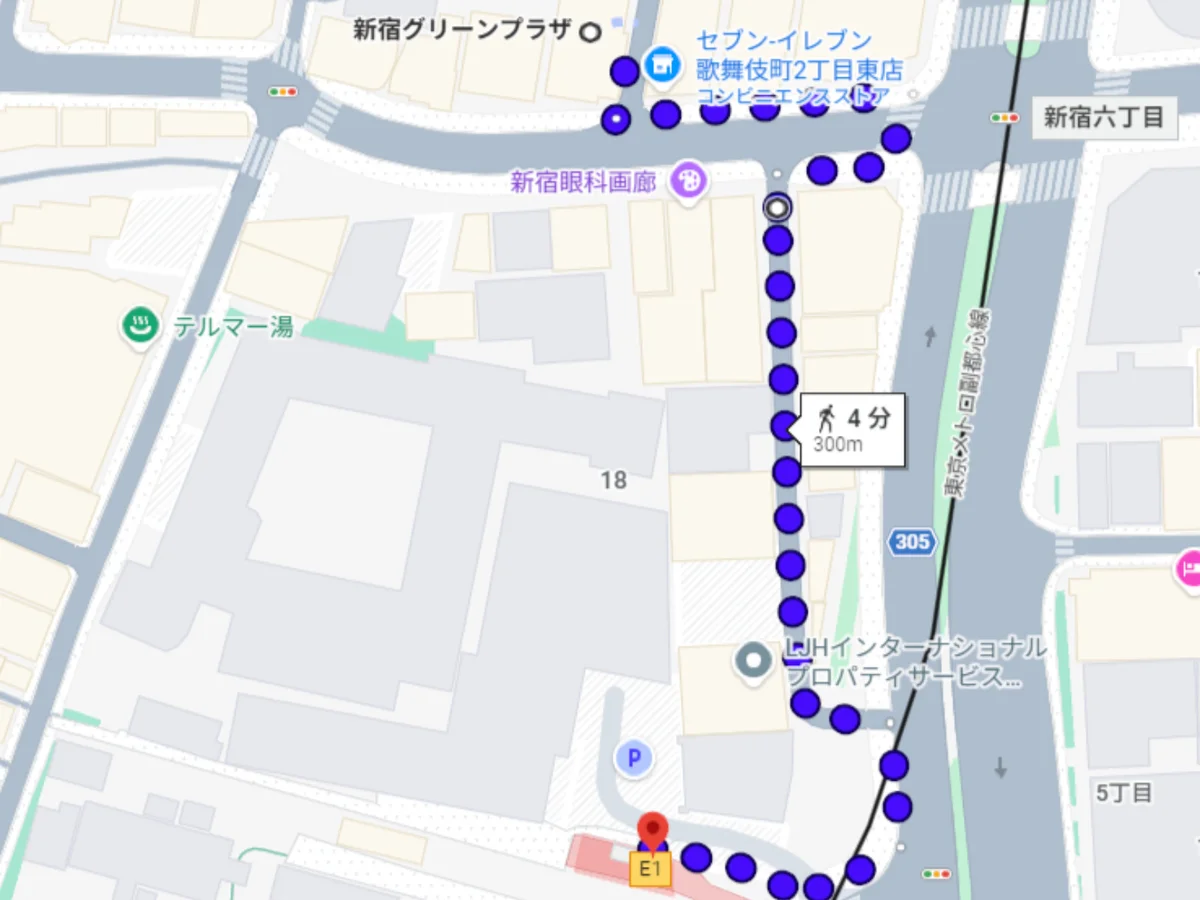 新宿三丁目駅 E1出口から徒歩4分弱