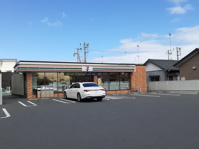 セブンイレブンまで700m
