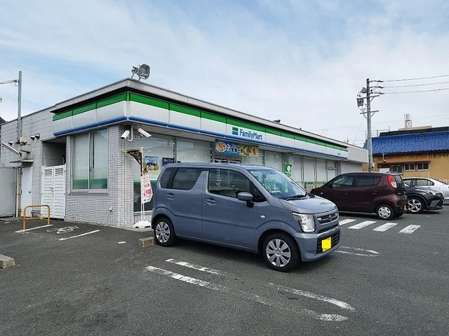 ファミリーマートまで350m