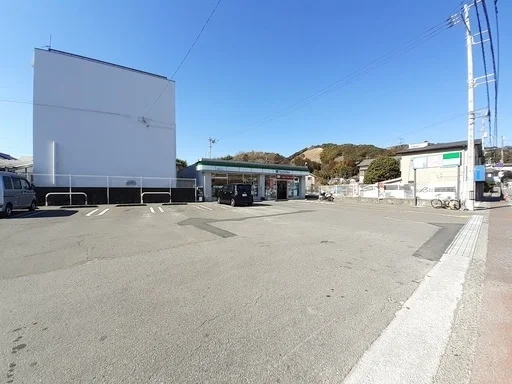 ファミリーマート 高知万々店まで1500m