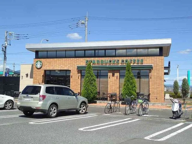スターバックスコーヒーカインズまで1000m