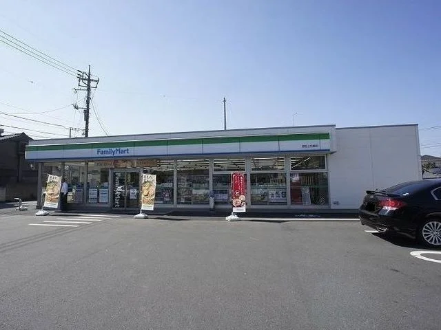 ファミリーマートまで550m
