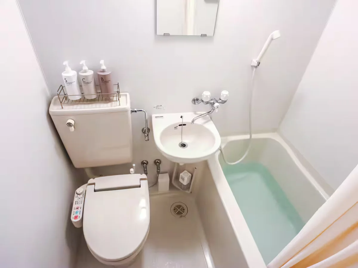 バス・トイレ・洗面台。トイレは温水洗浄便座