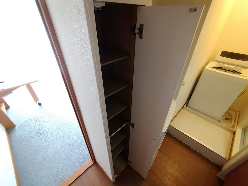 キッチン横にシューズボックス