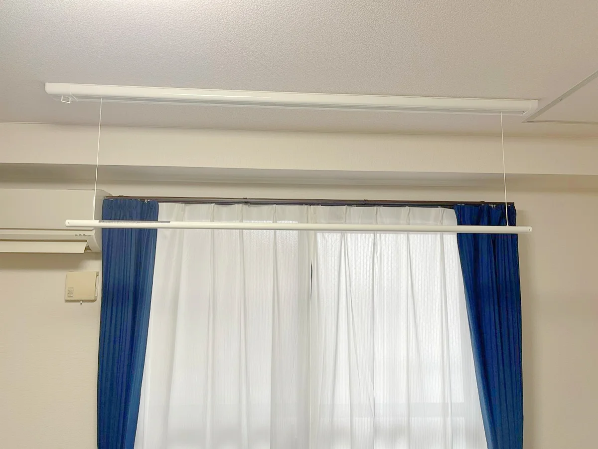 昇降式の室内干しがあります！使わない時は収納出来てとても便利です☆