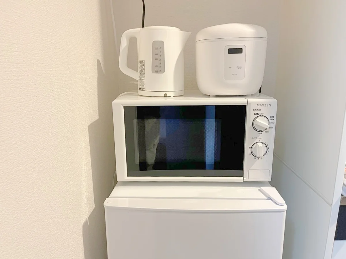 電子レンジ、炊飯器、電気ケトルをご用意しています！忙しい時にも便利な家電ですね☆