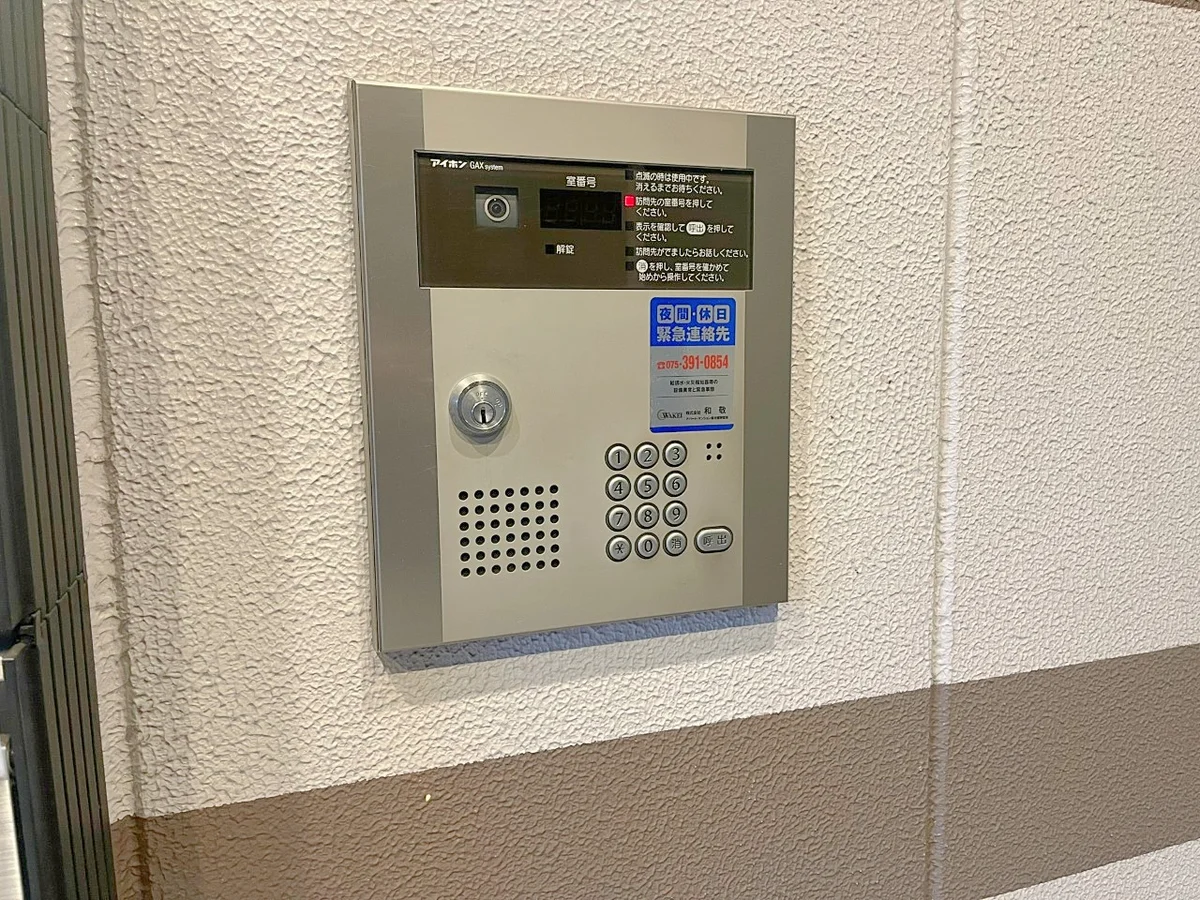 エントランスにはオートロックがあるので安心です◎