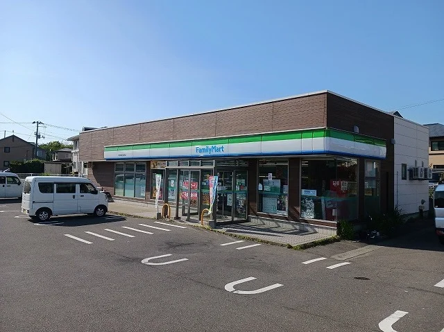 ファミリーマート新屋日吉町店まで684m