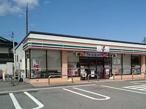 セブンイレブン笹倉店まで700m