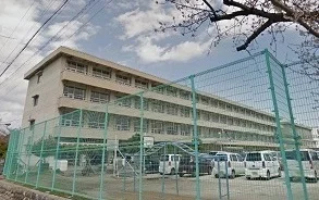 川島小学校まで2400m