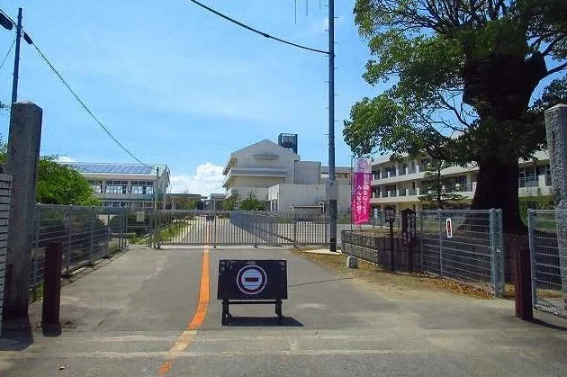兵庫小学校まで1300m