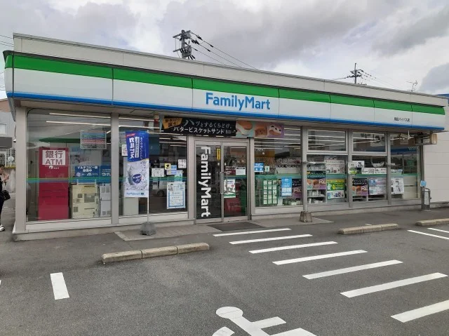 ファミリーマート飛田バイパス店まで750m