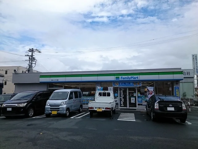 ファミリーマート浜松インター南まで210m