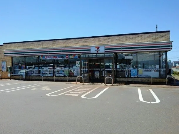 セブンイレブン余目月屋敷店まで550m