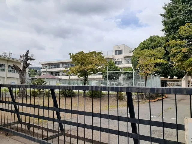 渋川市立豊秋小学校まで1800m