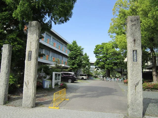 横須賀小学校まで700m