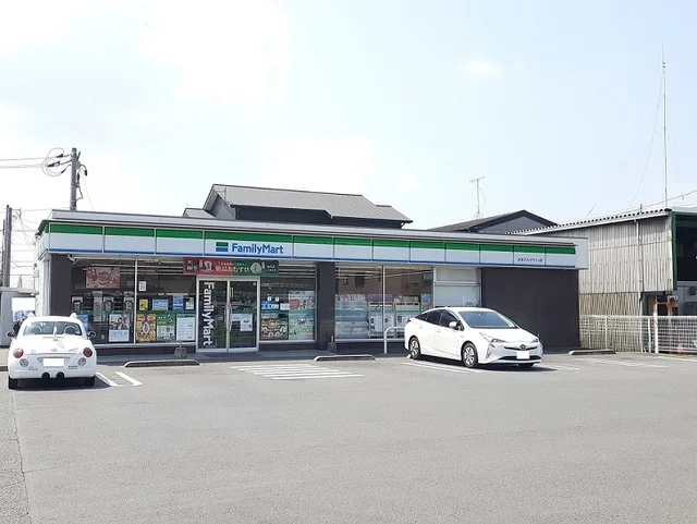 ファミリーマートまで250m