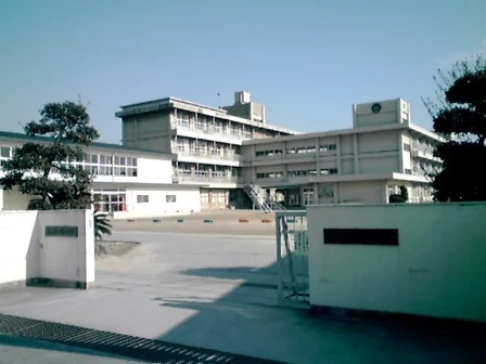 曙小学校まで1600m