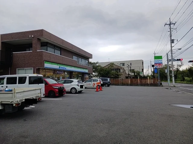 ファミリーマートまで500m