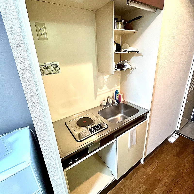 食器や簡単な調理器具もそろえております