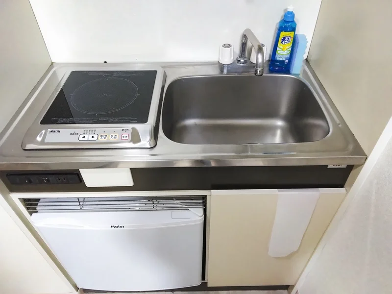 ミニ冷蔵庫・食器や簡単な調理器具もご用意しております