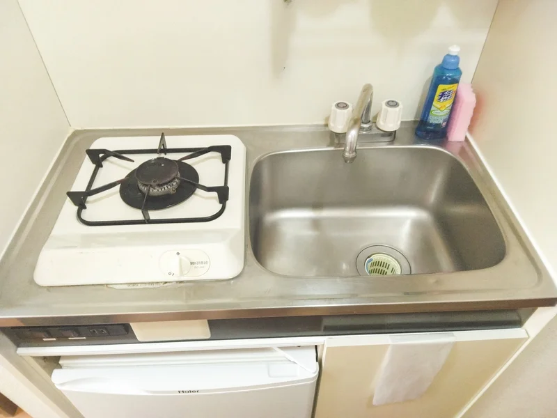 ミニ冷蔵庫・食器や調理器具もご用意しております