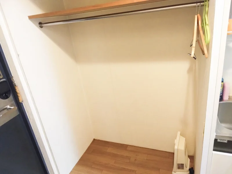 クローゼット（ハンガー付き）
