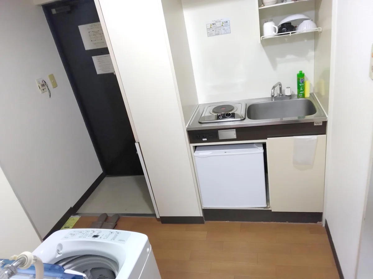 食器や簡単な調理器具もございます