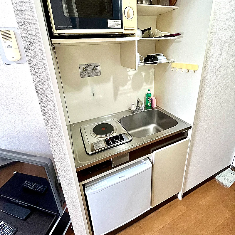 食器や簡単な調理器具もあります