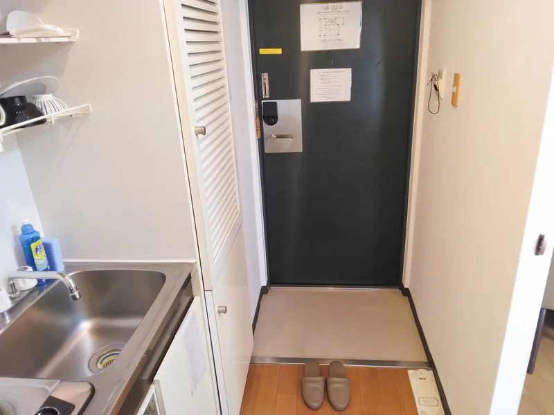 玄関はオートロックです