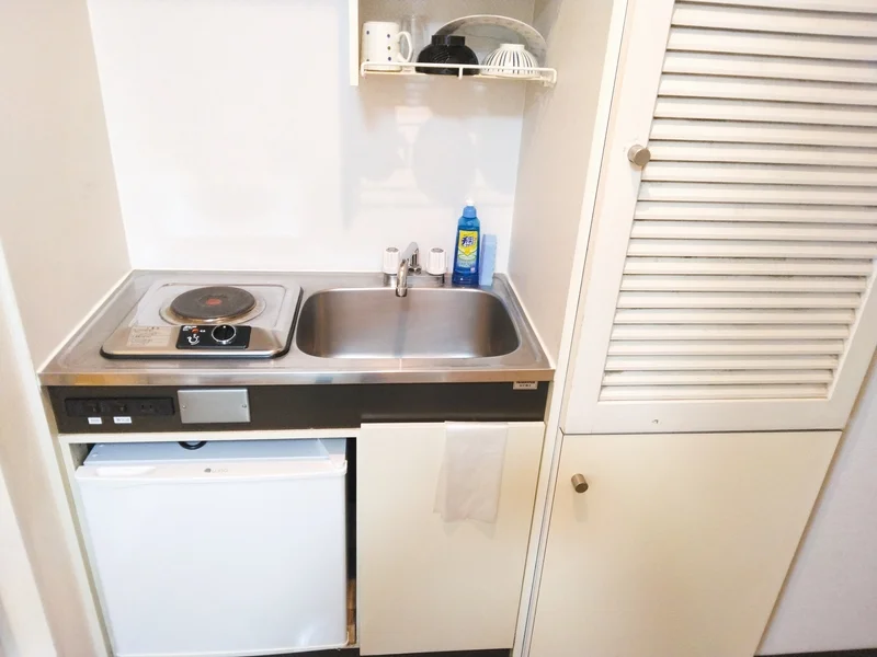 キッチンは食器や簡単な調理器具もございます