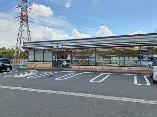 セブンイレブンまで700m