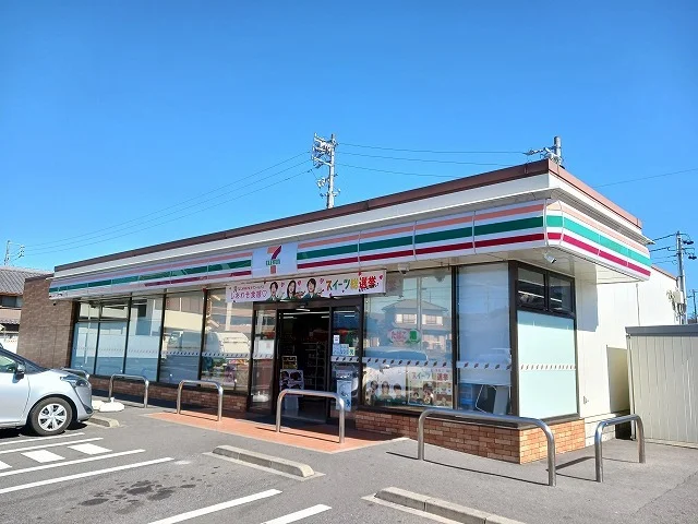 セブンイレブン東浦石浜駅西店まで740m