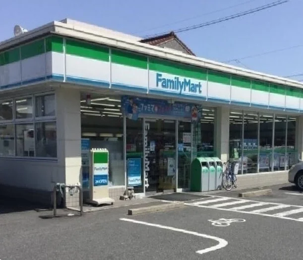 ファミリーマートまで100m