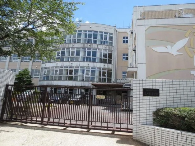 名古屋市立滝ノ水小学校まで1300m