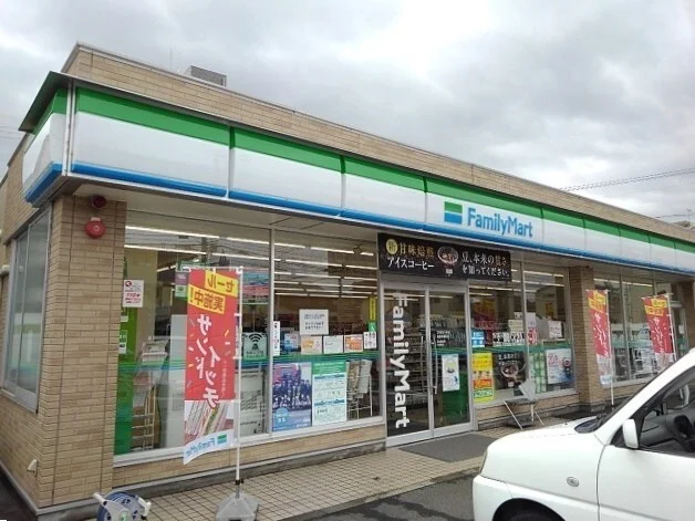ファミリーマートまで600m
