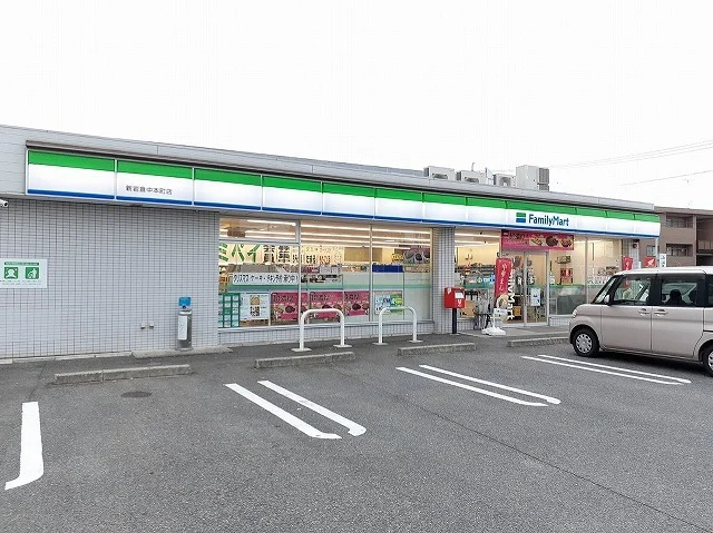ファミリーマート新岩倉中本町店まで805m
