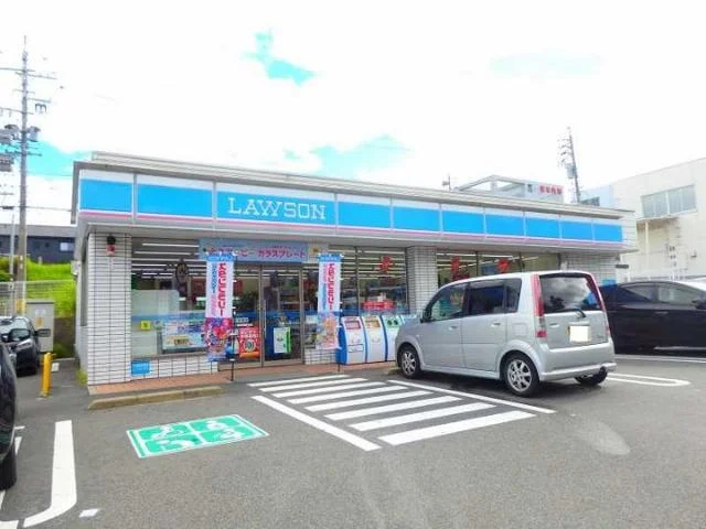 ローソン桑名新西方店まで650m