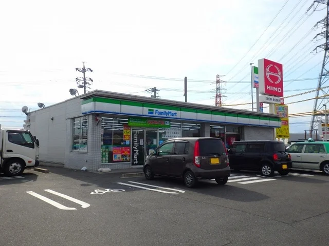 ファミリーマートまで550m