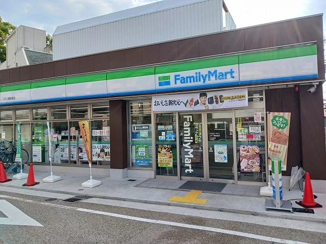 ファミリーマートＪＲ八尾駅前店まで290m